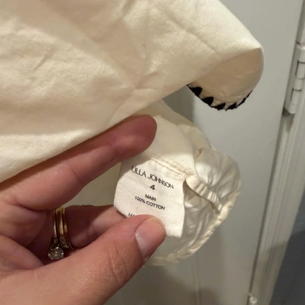 Ulla Johnson Ruby Top in ivory water-washed poplin with black trim. - Picture 4 of 5